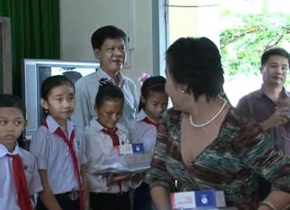 Trao quà cho các em học sinh X.đảo Hòn Tre, H. Kiên Hải, Kiên Giang