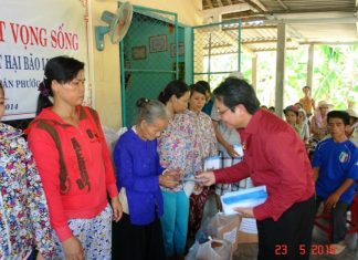 Khát vọng sống kết nối kiều bào Thụy sĩ tặng quà cho bà con nghèo bị bão lũ của 2 tỉnh Thừa Thiên Huế và Quảng Bình