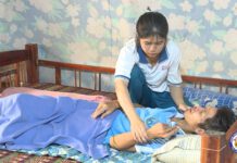 Nữ sinh lớp 12 liều làm hồ sơ giả xin đi làm thuê, chỉ mong đủ tiền học lớp 12 hoàn cảnh gia đình cháu DANH THỊ HÀ VY