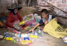 Người phụ nữ chân thấp chân cao nuôi con bằng ve chai và giấc mơ nhỏ bé