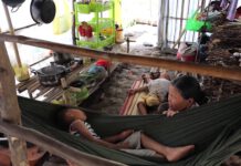 Chấp nhận cuộc sống khó khăn, để cháu Ngoại được đi học Hoàn cảnh gia đình cô TRẦN THỊ ANH, 58 tuổi, ở ấp Mỹ Hiệp 3, xã Hoả Lựu, TP. Cần Thơ.