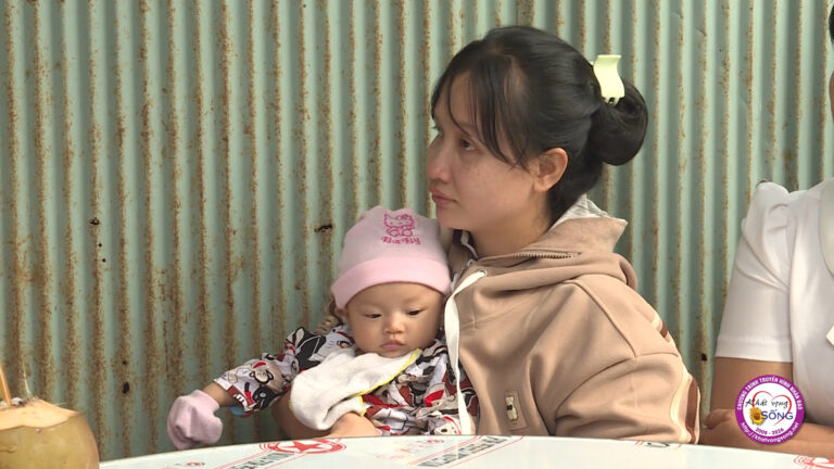 Làm thuê, ở đợ, chỉ mong đủ tiền mổ tim cho con