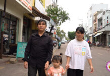 Chàng Nhạc Công Mù Vượt Lên Số Phận Để Nuôi Vợ Yếu Con Thơ