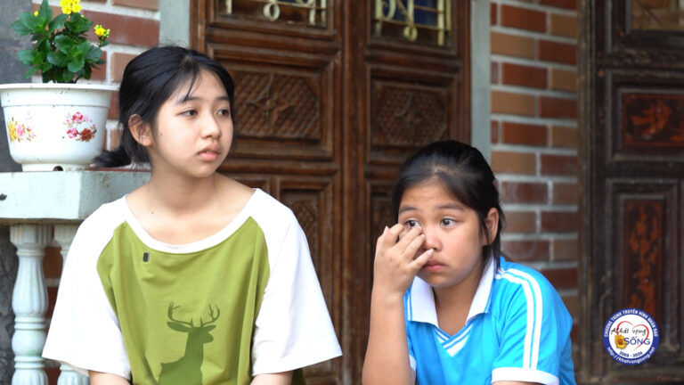 Bán nhà cứu chồng không thành, người mẹ ôm bệnh tim nuôi 4 con trong cảnh ở nhờ