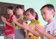Mẹ bỏ đi, Cha buông xuôi, tiếng khóc nghẹn của 4 Chị Em mồ côi