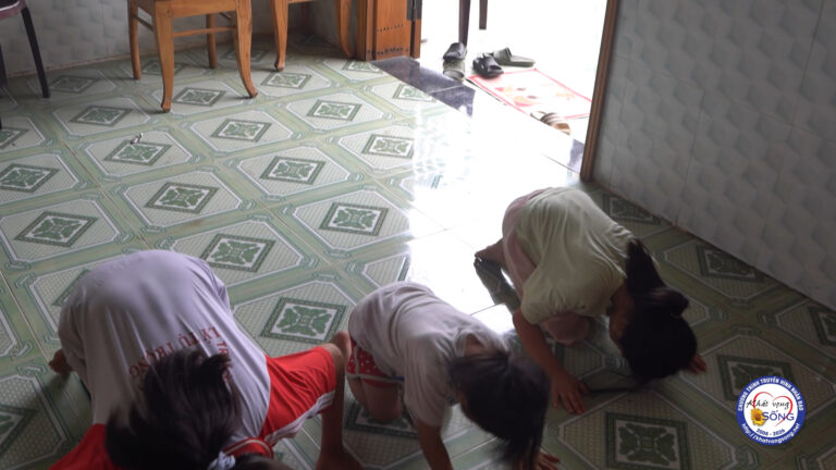 Vợ mất, con đau, bao chắt chiu sụp đổ