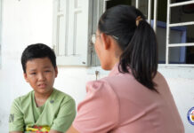 Cháu bé 12 tuổi bơ vơ bên bà ngoại già đau yếu